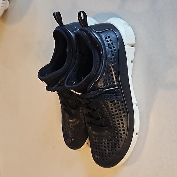 Ecco mens sneakers - Picture 1 of 11